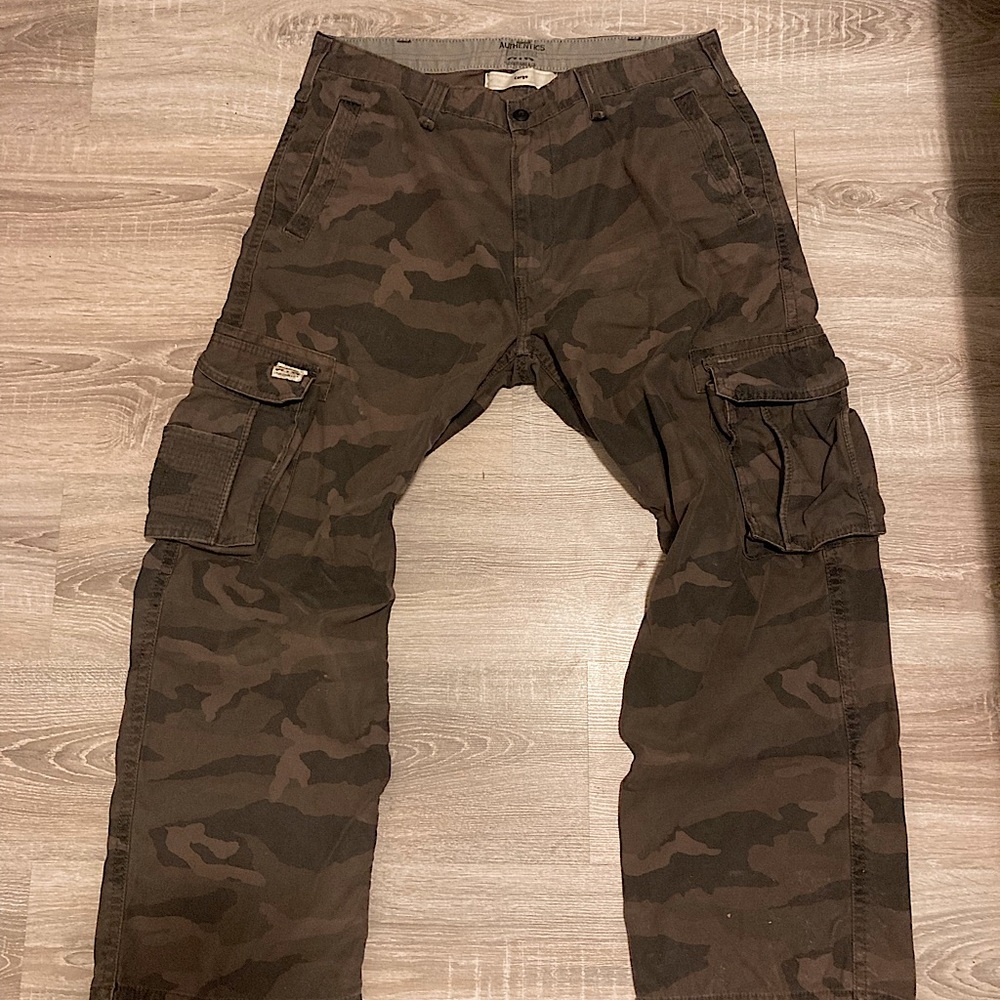 Levi’s Signature Cargoes (Camo), 36 x 32